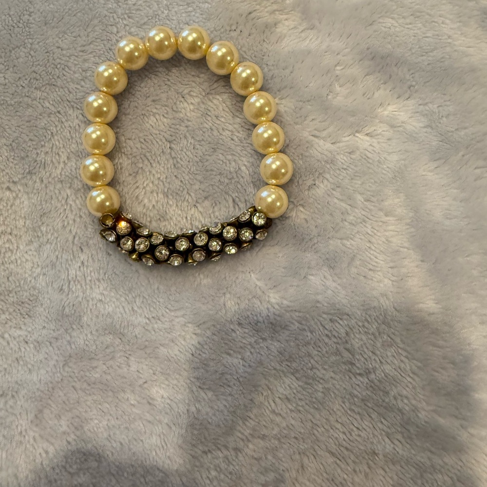 Lustrous Cream Pearl Bracelet with Crystal Accents
